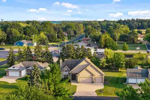 2705 Oakwood Cir, Oshkosh, WI 54904 - Photo 48