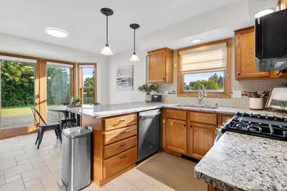 2705 Oakwood Circle, Oshkosh, WI 54904 - Photo 8