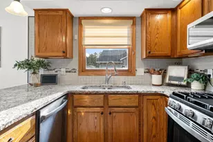 2705 Oakwood Cir, Oshkosh, WI 54904 - Photo 12