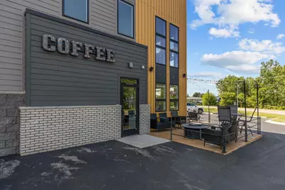 390 E Farmland Drive #213, Kaukauna, WI 54130 - Photo 2