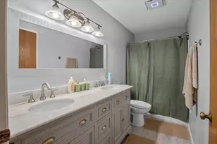970 Manor Dr, Neenah, WI 54956 - Photo 12
