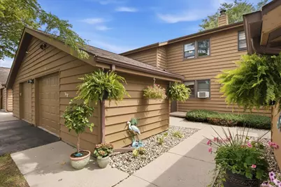 970 Manor Drive #74, Neenah, WI 54956 - Photo 2