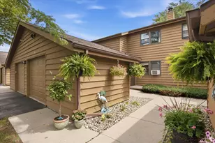 970 Manor Dr, Neenah, WI 54956 - Photo 2