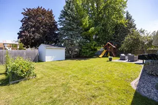 1900 Fieldcrest Dr, Kaukauna, WI 54130 - Photo 4