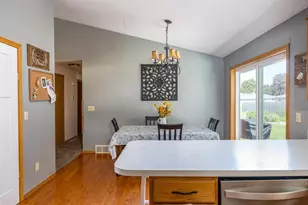 1900 Fieldcrest Dr, Kaukauna, WI 54130 - Photo 10