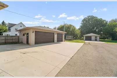 1805 Algoma Boulevard, Oshkosh, WI 54901 - Photo 30