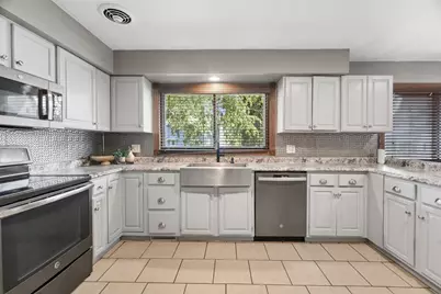 1805 Algoma Boulevard, Oshkosh, WI 54901 - Photo 6