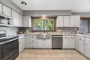 1805 Algoma Blvd, Oshkosh, WI 54901 - Photo 6