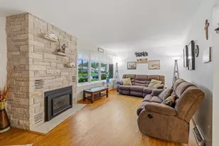 256 S Peters Ave, Fond du Lac, WI 54935 - Photo 2