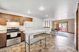 437 Silver Spring Dr, Green Bay, WI 54303 - Photo 8