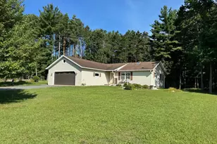 E846 Arrowhead Dr, Waupaca, WI 54981 - Photo 2