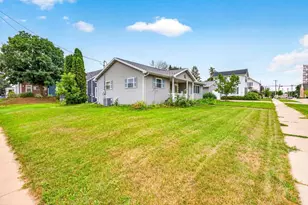 416 Desnoyer St, Kaukauna, WI 54130 - Photo 2