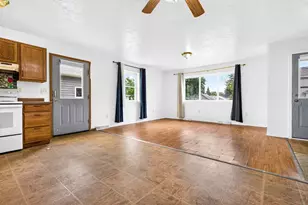 416 Desnoyer St, Kaukauna, WI 54130 - Photo 4