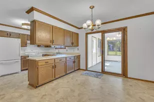 542 Wakefield Ave, Fond du Lac, WI 54935 - Photo 6