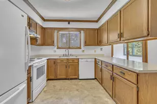 542 Wakefield Ave, Fond du Lac, WI 54935 - Photo 8
