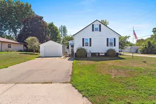 318 Hall Ave, Oconto, WI 54153 - Photo 8