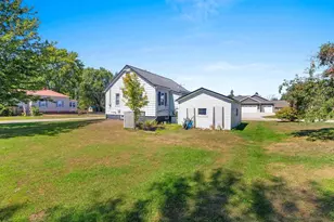 318 Hall Ave, Oconto, WI 54153 - Photo 12