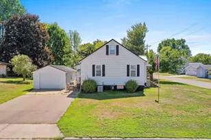 318 Hall Ave, Oconto, WI 54153 - Photo 16