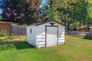 318 Hall Ave, Oconto, WI 54153 - Photo 10