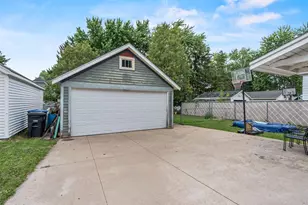 246 W 16th Ave, Oshkosh, WI 54902 - Photo 36