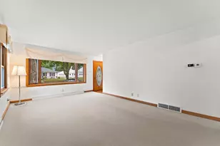 1256 Marian Ln, Green Bay, WI 54304 - Photo 6