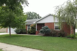 1047 E Pershing St, Appleton, WI 54911 - Photo 2