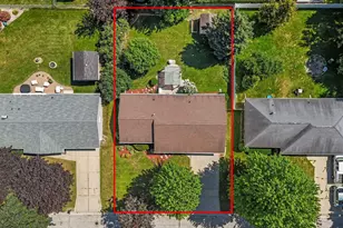 431 Robert Ln, Green Bay, WI 54311 - Photo 2
