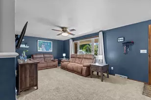 431 Robert Ln, Green Bay, WI 54311 - Photo 8