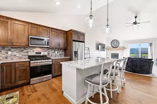 831 Sharon Ln, Pulaski, WI 54162 - Photo 4