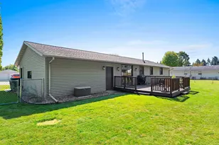 1307 Sunray Ln, Green Bay, WI 54313 - Photo 2