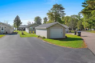 W6070 N Bay Cir, Shawano, WI 54166 - Photo 16