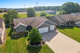 N9046 Spring Valley Rd, Menasha, WI 54952 - Photo 2