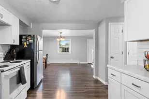 1335 San Jose Pl, Green Bay, WI 54303 - Photo 8
