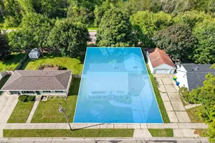 1335 San Jose Pl, Green Bay, WI 54303 - Photo 2