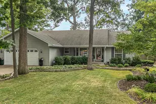 1794 Garnet Ct, Menasha, WI 54952 - Photo 2