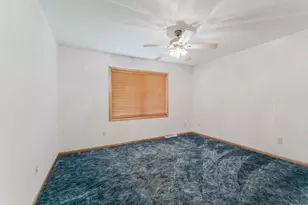 465 W Packer Ave, Oshkosh, WI 54901 - Photo 18