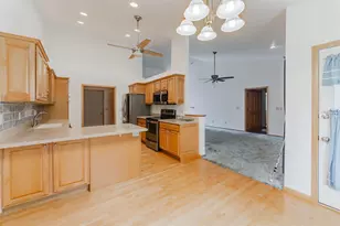 465 W Packer Ave, Oshkosh, WI 54901 - Photo 6