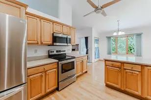 465 W Packer Ave, Oshkosh, WI 54901 - Photo 8
