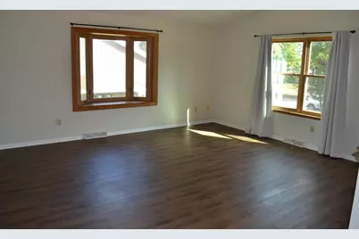 40 Rolling Green Circle, Oshkosh, WI 54904 - Photo 2