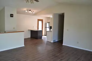 40 Rolling Green Cir, Oshkosh, WI 54904 - Photo 4