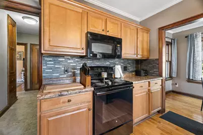 303 W Forest Avenue, Neenah, WI 54956 - Photo 16