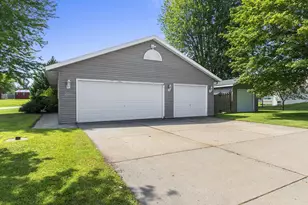 2093 Weedy St, Suamico, WI 54313 - Photo 2
