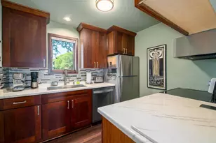 264 N Campbell Rd, Oshkosh, WI 54902 - Photo 6