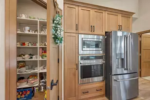 363 Aldon Cir, Ashwaubenon, WI 54304 - Photo 10