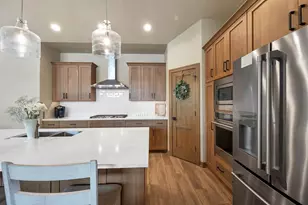 363 Aldon Cir, Ashwaubenon, WI 54304 - Photo 6