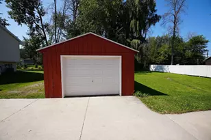 3933 Lloyd St, Green Bay, WI 54311 - Photo 12