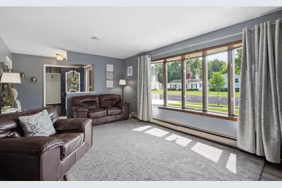 579 W Division Street, Fond du Lac, WI 54935 - Photo 4