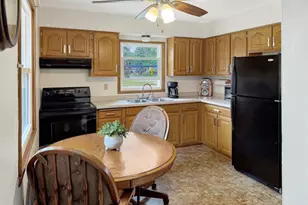 1003 Meadow Ln, Neenah, WI 54956 - Photo 4