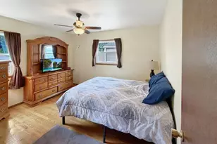 1003 Meadow Ln, Neenah, WI 54956 - Photo 8