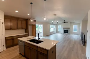 W5890 Edgewood Dr, Menasha, WI 54952 - Photo 10